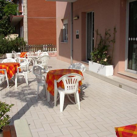 Hotel Ivette Ρίμινι Εξωτερικό φωτογραφία