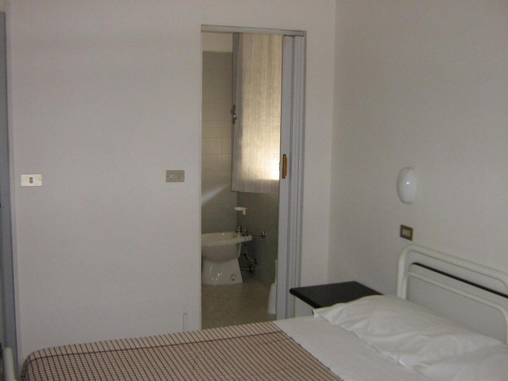 Hotel Ivette Ρίμινι Δωμάτιο φωτογραφία